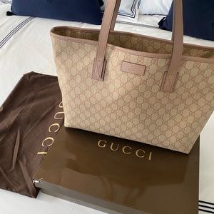{{sold}} GUCCI GG Supreme Tote Winter Rose Pink